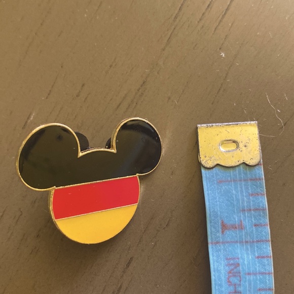 Vintage DisneyLand Resort Paris Official Pin Trading 2008 Mickey Mouse ! - Picture 7 of 7